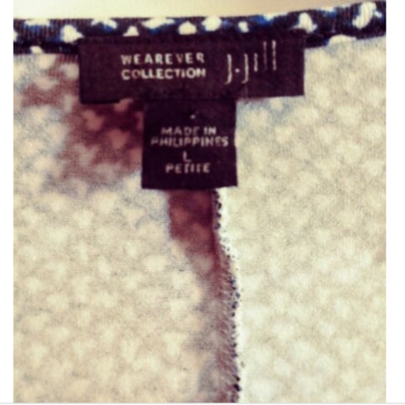 J Jill Wearever Petite Large Top Black White Blue Blouse Shirt V Neck Graphic - Picture 4 of 5